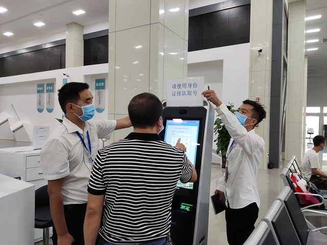 兴义使用硕远触控政务大厅排队叫号系统 硕远触控新闻