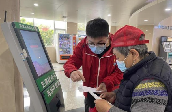 武汉人民医院使用硕远排队叫号机