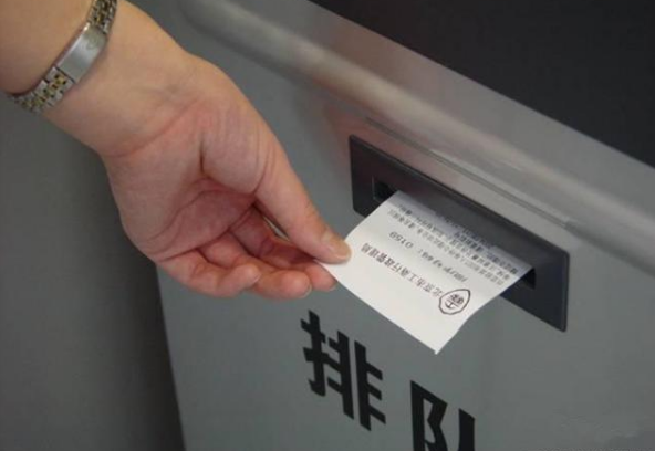 哪家排队叫号机使用寿命比较长？（排队机叫号机出了故障怎么办？日常如何养护？）